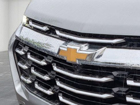 Used 2025 Chevrolet Equinox LT FWD image 9