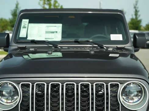 New 2026 Jeep Wrangler Unlimited Sahara AWD/4WD image 42