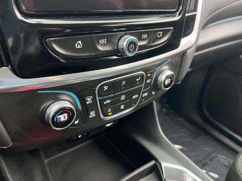 Used 2021 Chevrolet Traverse LT image 25