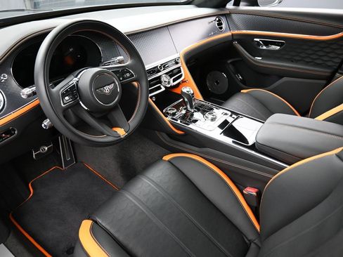 Used 2025 Bentley Flying Spur Plug-In Hybrid image 4