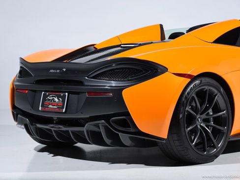 Used 2020 McLaren 570S Spider image 16