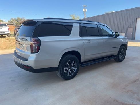 Used 2024 Chevrolet Suburban Z71 w/ Luxury Package image 4