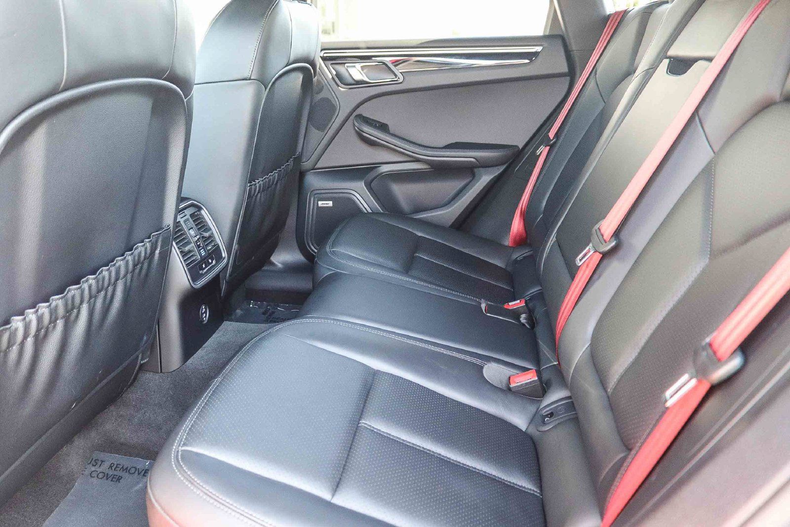 Used 2022 Porsche Macan AWD/4WD image 17