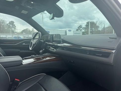 Used 2023 Cadillac Escalade Premium Luxury image 31