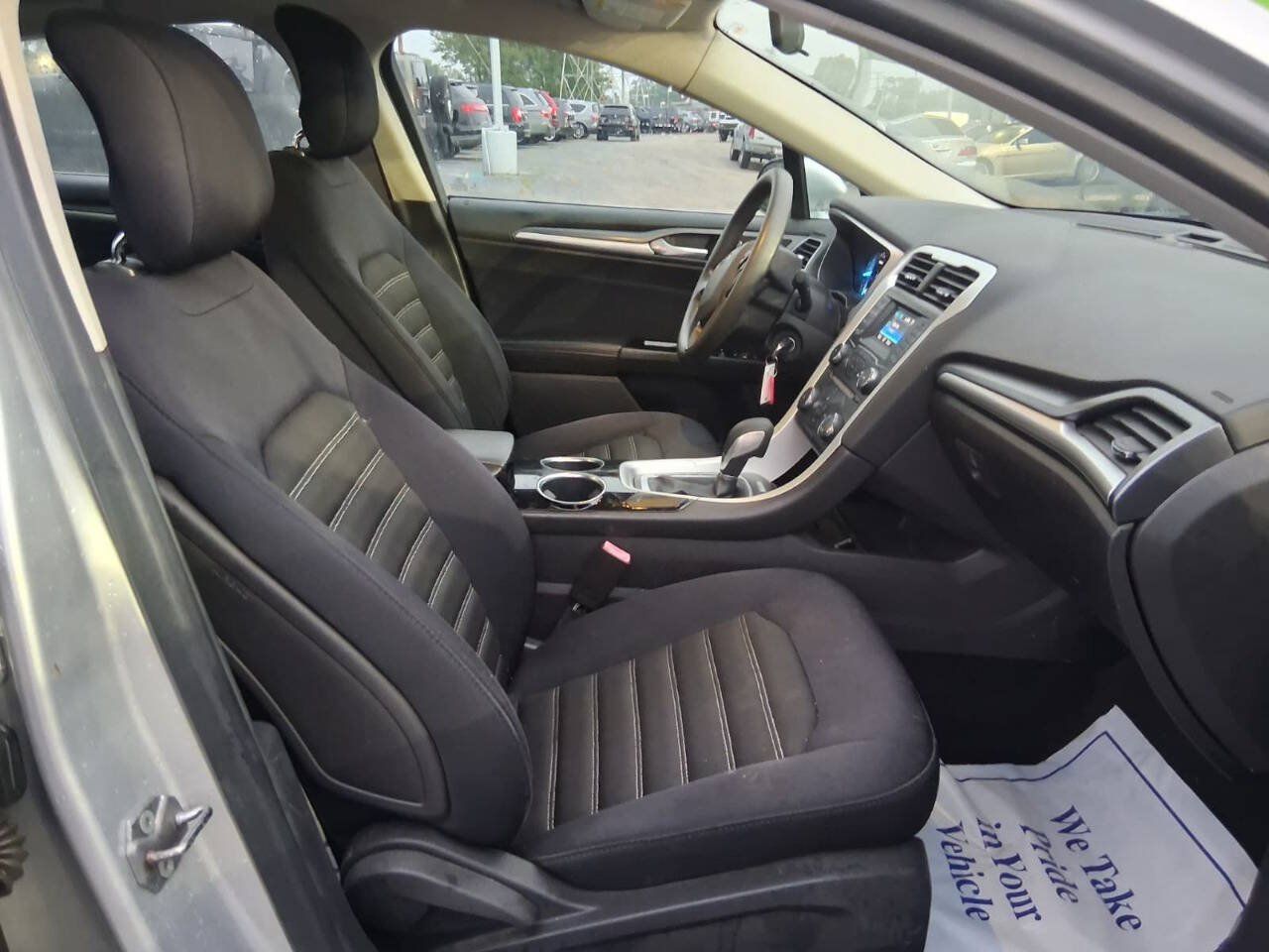 Used 2013 Ford Fusion SE FWD image 10