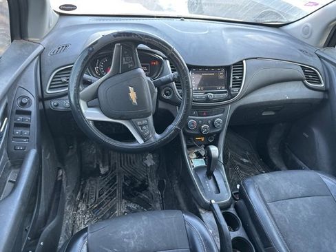 Used 2018 Chevrolet Trax LT w/ Sun & Sound Package image 9