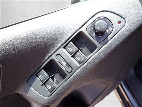 Used 2014 Volkswagen Tiguan S AWD/4WD image 10