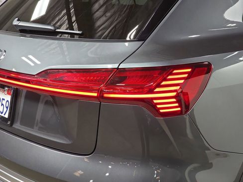 Used 2019 Audi e-tron Prestige w/ Prestige Package AWD/4WD image 30