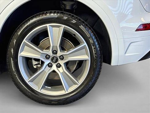 Used 2025 Audi Q5 2.0T Premium w/ Convenience Plus Package AWD/4WD image 30