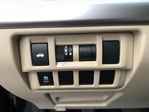 Used 2017 Subaru Legacy 2.5i Premium image 13