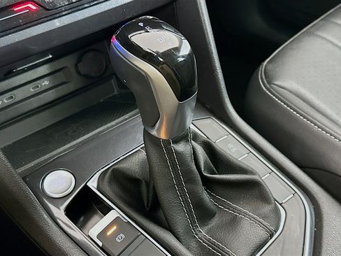 Used 2024 Volkswagen Tiguan SE image 24