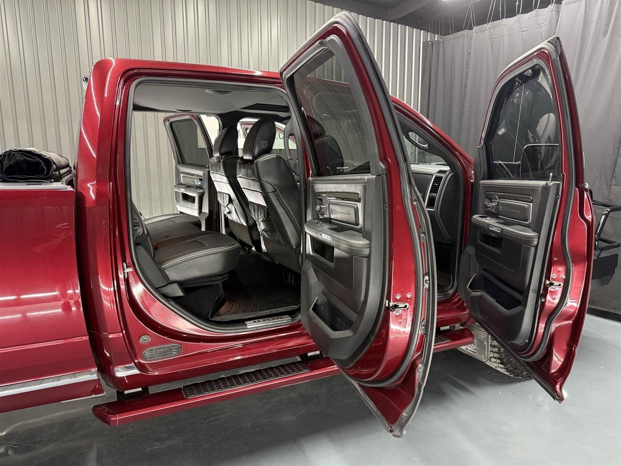 Used 2018 RAM 3500 Laramie Longhorn AWD/4WD image 25