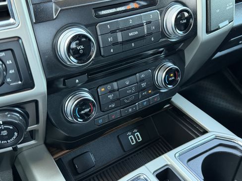Used 2016 Ford F150 Lariat w/ Equipment Group 502A Luxury AWD/4WD image 24
