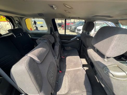 Used 2008 Nissan Pathfinder SE w/ Premium Pkg image 12