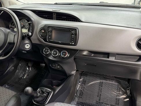 Used 2015 Toyota Yaris L image 24