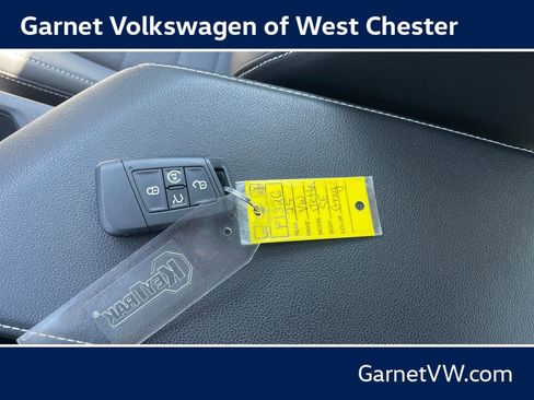 Certified 2025 Volkswagen Jetta SE FWD image 9