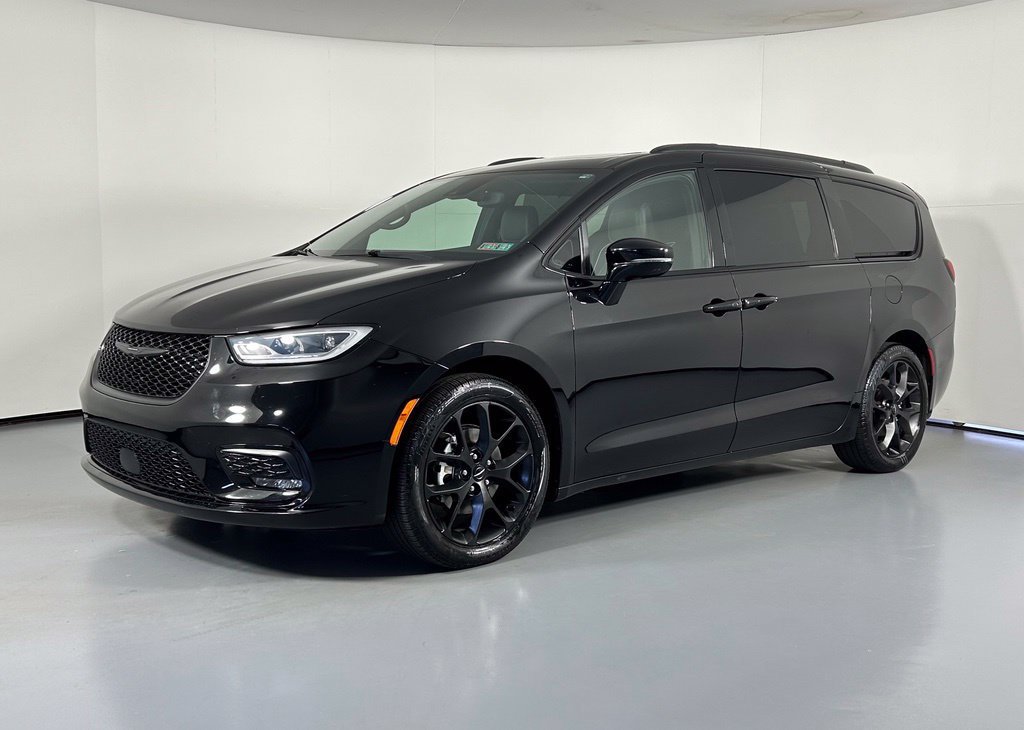 Used 2025 Chrysler Pacifica Limited FWD image 3