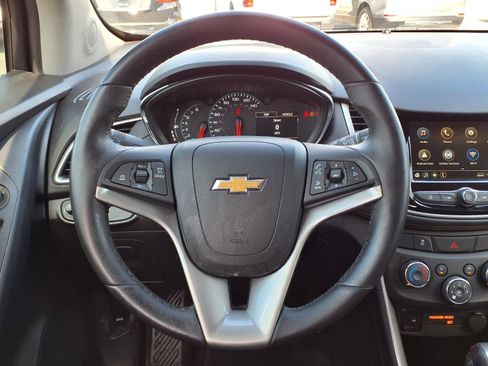 Used 2019 Chevrolet Trax LT w/ LT Convenience Package FWD image 19