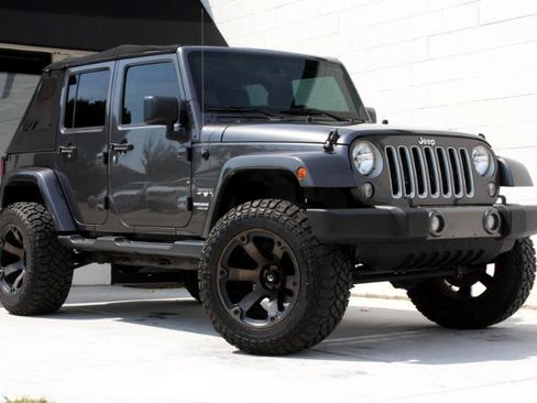 Used 2016 Jeep Wrangler Unlimited Sahara w/ Dual Top Group image 3