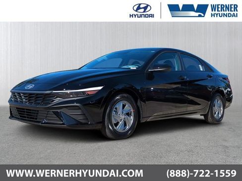 New 2026 Hyundai Elantra SE FWD image 1