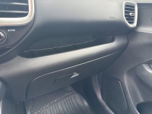Used 2024 Hyundai Venue SEL FWD image 23