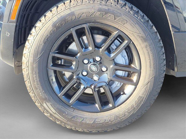 Used 2024 Land Rover Defender 110 X-Dynamic SE AWD/4WD image 26