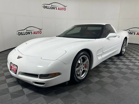 Used 2004 Chevrolet Corvette Coupe w/ Roof Package RWD image 2