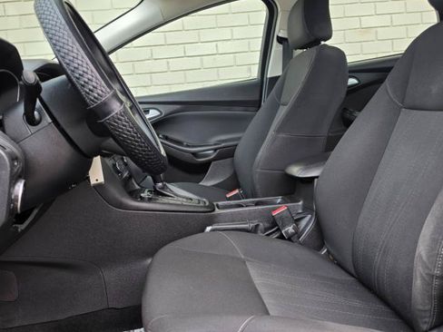 Used 2017 Ford Focus SE FWD image 11