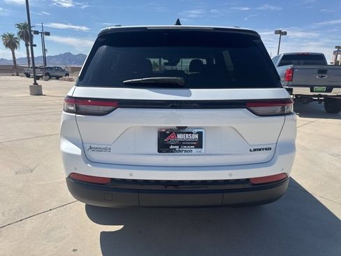 New 2025 Jeep Grand Cherokee Limited w/ Black Appearance Package image 4