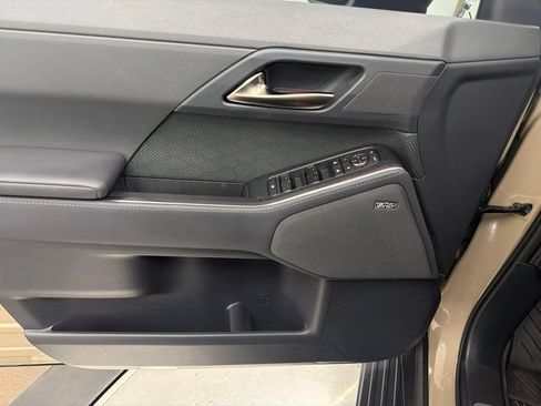 Used 2025 Lexus GX 550 AWD/4WD image 18