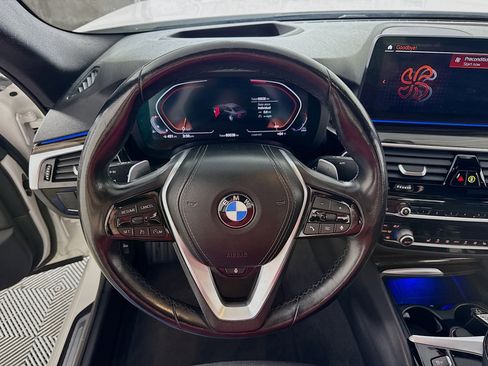 Used 2022 BMW 530i xDrive w/ Premium Package image 17