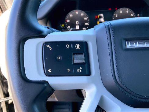 Used 2024 Land Rover Defender 110 SE image 23