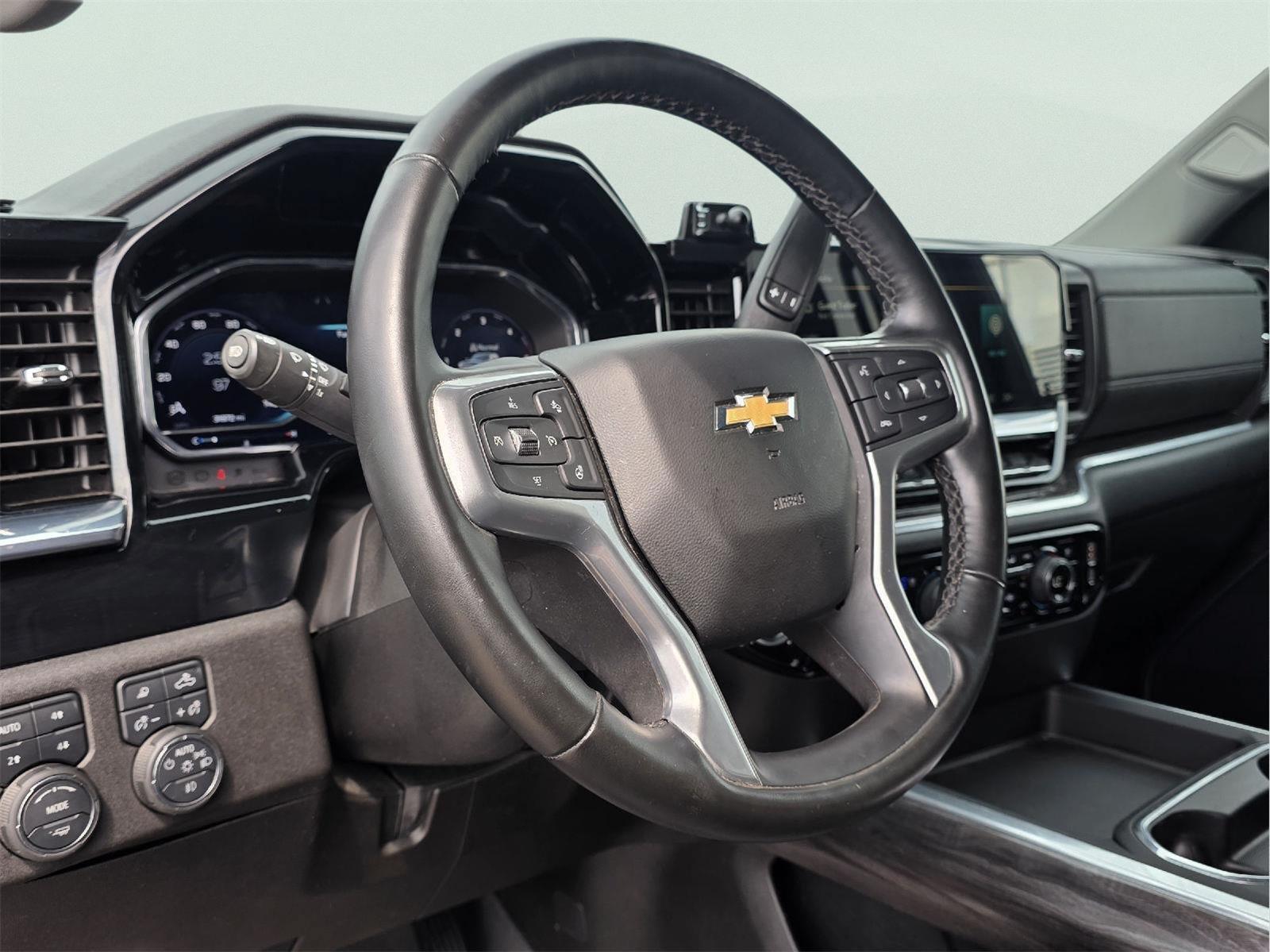 Used 2025 Chevrolet Silverado 2500 LTZ w/ LTZ Convenience Package AWD/4WD image 10