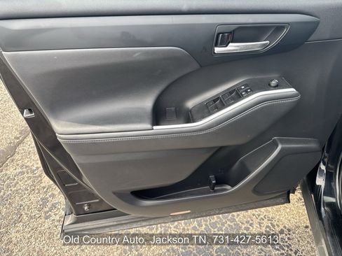 Used 2023 Toyota Highlander XLE FWD image 22