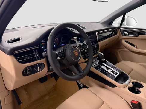 New 2026 Porsche Macan AWD/4WD image 4