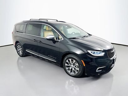 Used 2022 Chrysler Pacifica Pinnacle