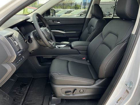 New 2026 Nissan Pathfinder SL FWD image 12