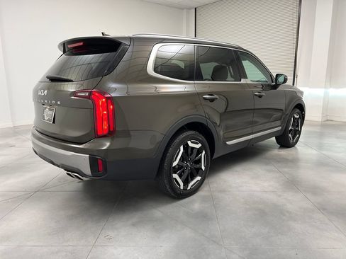 Used 2025 Kia Telluride S FWD image 9