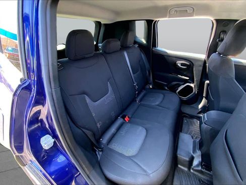 Used 2016 Jeep Renegade Latitude FWD image 20