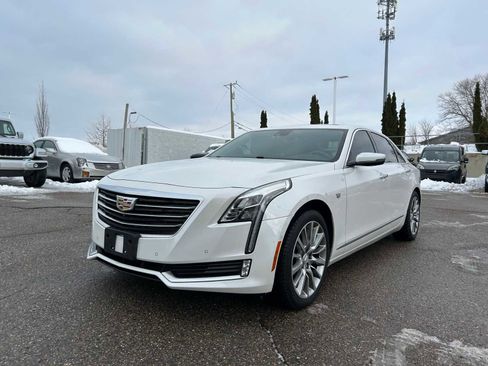Used 2018 Cadillac CT6 Luxury image 2