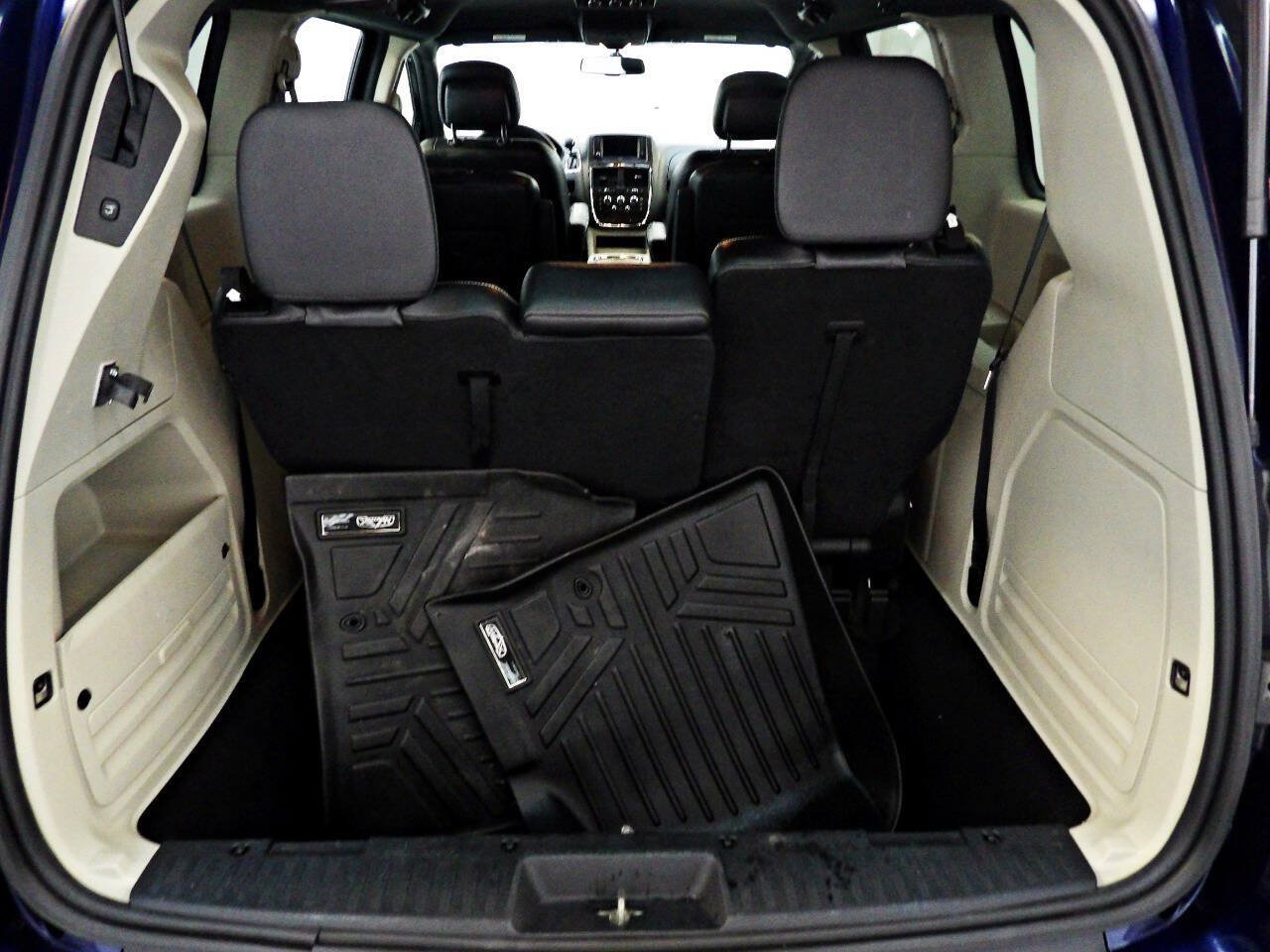 Used 2017 Dodge Grand Caravan SXT FWD image 12