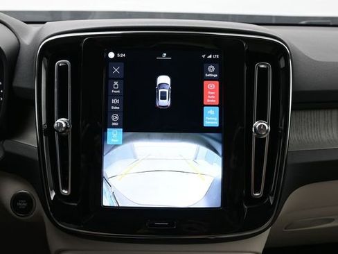 Used 2023 Volvo XC40 B5 Plus w/ Driver Assist Package AWD/4WD image 22