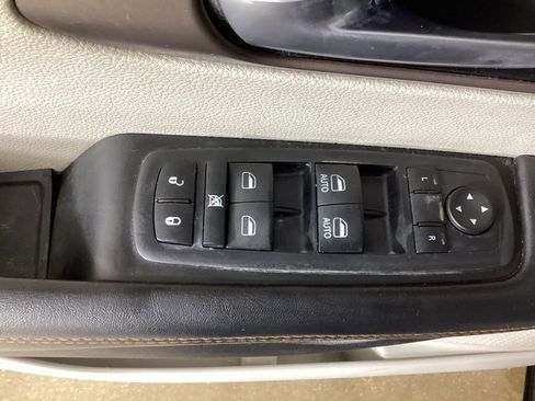 Used 2017 Chrysler Pacifica Touring FWD image 18