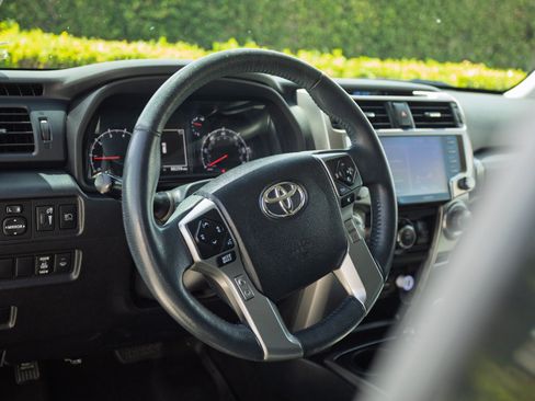 Used 2022 Toyota 4Runner SR5 AWD/4WD image 21