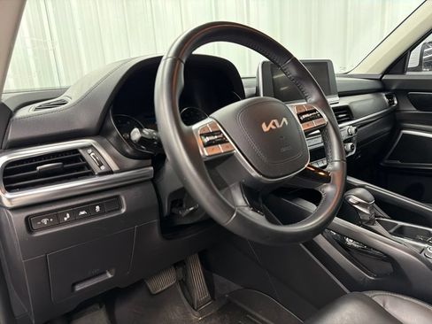 Used 2022 Kia Telluride LX FWD image 14