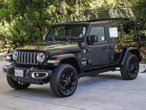 Used 2024 Jeep Wrangler Unlimited Sahara w/ Safety Group AWD/4WD image 3