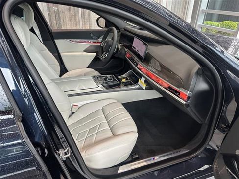 New 2025 BMW 760i xDrive w/ Executive Package image 15