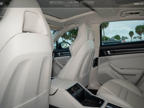 Used 2022 Porsche Panamera GTS image 20