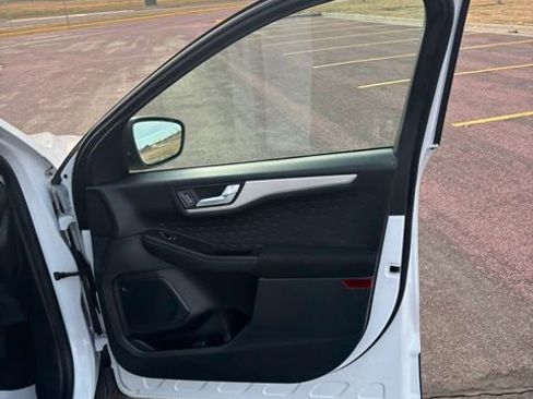 Used 2020 Ford Escape SE image 15