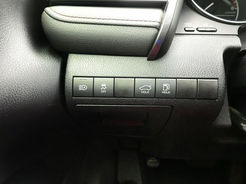 Used 2019 Toyota Camry LE image 18